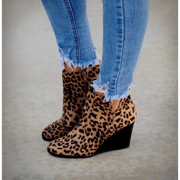 HOST PICK⭐️👢Leopard Side Slit Wedge Bootie Zipper - Picture 2 of 5